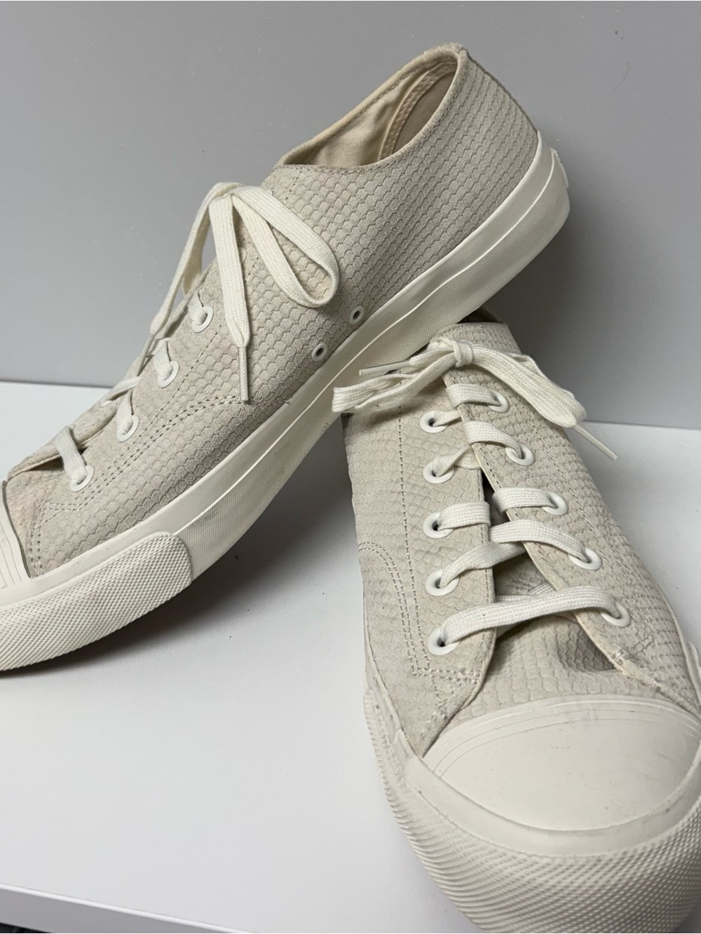Men's Casual Athletic Sneakers in Off-White - Picture 2 of 3